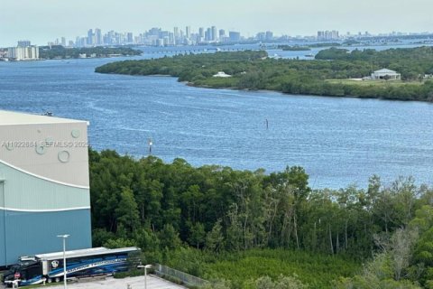 Condo in Sunny Isles Beach, Florida, 2 bedrooms  № 2052752 - photo 27