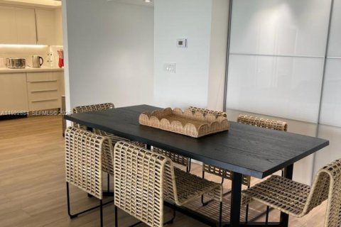 Condo in Sunny Isles Beach, Florida, 2 bedrooms  № 2052752 - photo 9