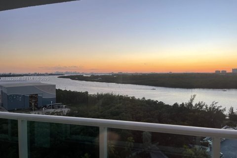 Condo in Sunny Isles Beach, Florida, 2 bedrooms  № 2052752 - photo 21