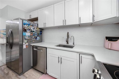 Condo in Tarpon Springs, Florida, 3 bedrooms  № 2432609 - photo 17