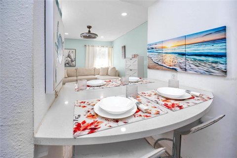 Condo in Tarpon Springs, Florida, 3 bedrooms  № 2432609 - photo 12