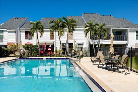 Condo in Tarpon Springs, Florida, 3 bedrooms  № 2432609 - photo 2