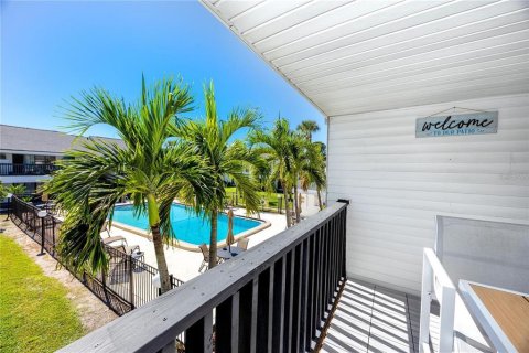 Condo in Tarpon Springs, Florida, 3 bedrooms  № 2432609 - photo 3