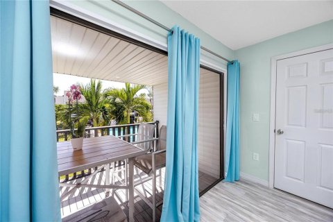 Condo in Tarpon Springs, Florida, 3 bedrooms  № 2432609 - photo 21