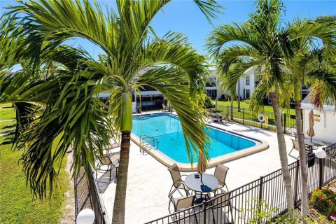 Condo in Tarpon Springs, Florida, 3 bedrooms  № 2432609 - photo 24