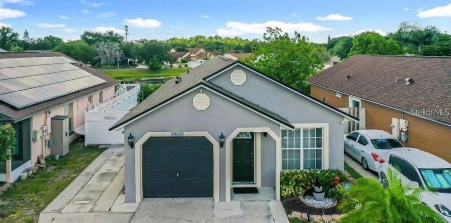 House in Orlando, Florida 3 bedrooms, 116.31 sq.m. № 2197508
