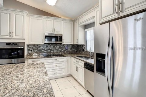 House in Orlando, Florida 3 bedrooms, 116.31 sq.m. № 2197508 - photo 5