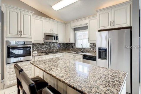 House in Orlando, Florida 3 bedrooms, 116.31 sq.m. № 2197508 - photo 2