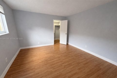 Condo in Hollywood, Florida, 1 bedroom  № 2003308 - photo 11