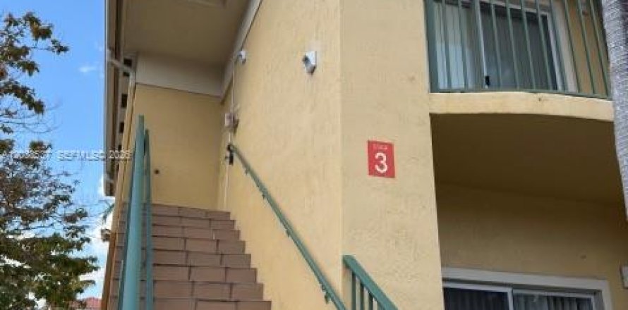 Кондоминиум с 1 спальней в Дорал, Флорида № 2154056