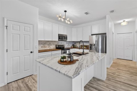 Casa en venta en Minneola, Florida, 4 dormitorios, 265.89 m2 № 2106135 - foto 12