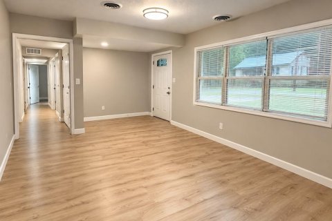 House in Palatka, Florida 4 bedrooms, 120.68 sq.m. № 2394281 - photo 9