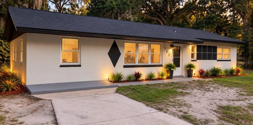 House in Palatka, Florida 4 bedrooms, 120.68 sq.m. № 2394281