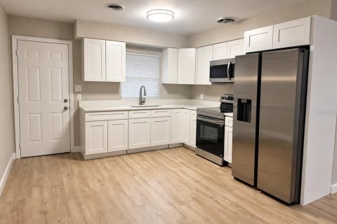 House in Palatka, Florida 4 bedrooms, 120.68 sq.m. № 2394281 - photo 3