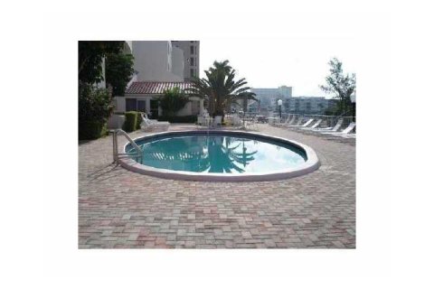 Copropriété à louer à Pompano Beach, Floride: 1 chambre, 61.5 m2 № 2341390 - photo 4