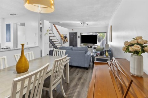Adosado en venta en Miami, Florida, 2 dormitorios, 100.15 m2 № 1938556 - foto 11