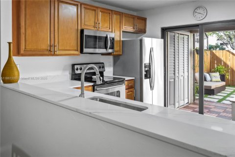 Adosado en venta en Miami, Florida, 2 dormitorios, 100.15 m2 № 1938556 - foto 12