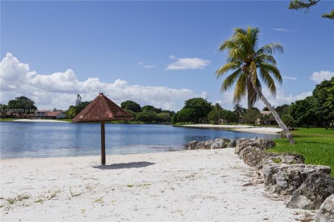 Adosado en venta en Miami, Florida, 2 dormitorios, 100.15 m2 № 1938556 - foto 1