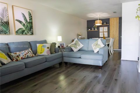 Adosado en venta en Miami, Florida, 2 dormitorios, 100.15 m2 № 1938556 - foto 8