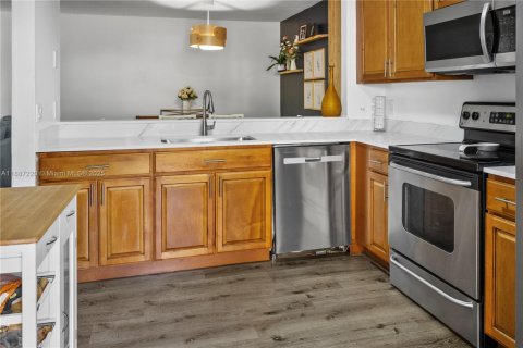 Adosado en venta en Miami, Florida, 2 dormitorios, 100.15 m2 № 1938556 - foto 14