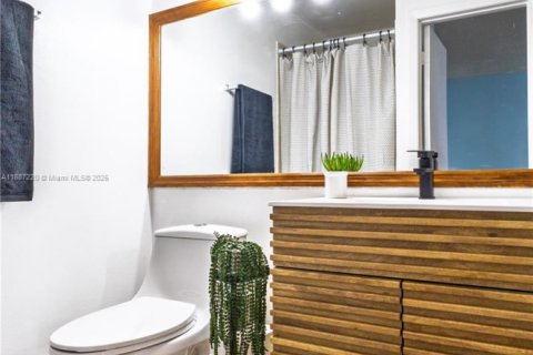 Adosado en venta en Miami, Florida, 2 dormitorios, 100.15 m2 № 1938556 - foto 16