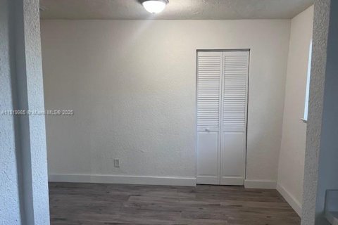 Casa en venta en Miami, Florida, 3 dormitorios, 154.12 m2 № 1807769 - foto 28