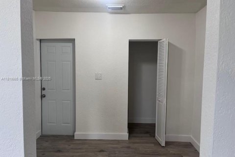 Casa en venta en Miami, Florida, 3 dormitorios, 154.12 m2 № 1807769 - foto 10