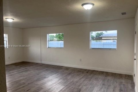 Casa en venta en Miami, Florida, 3 dormitorios, 154.12 m2 № 1807769 - foto 8