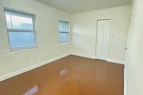 Снять в аренду виллу или дом в Майами-Бич, Флорида 1 спальня, 59.46м2, № 1980492 - фото 4