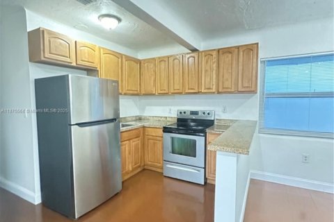 Снять в аренду виллу или дом в Майами-Бич, Флорида 1 спальня, 59.46м2, № 1980492 - фото 2