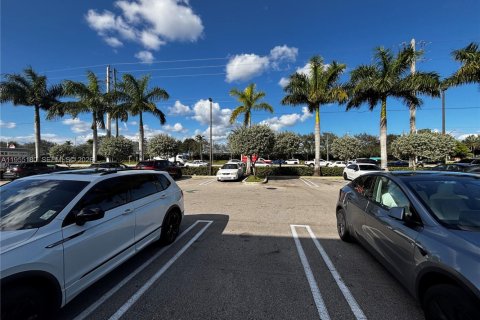 Commercial property in West Palm Beach, Florida № 2079513 - photo 6