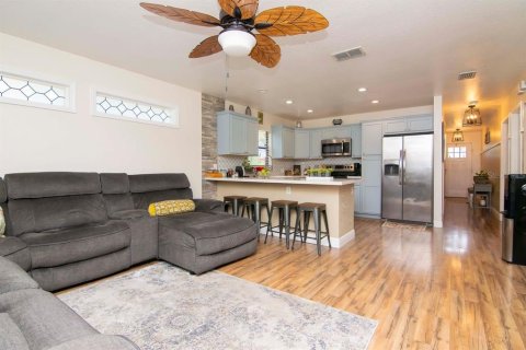 House in Dunedin, Florida 3 bedrooms, 103.86 sq.m. № 1793745 - photo 5