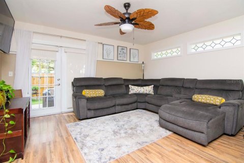 House in Dunedin, Florida 3 bedrooms, 103.86 sq.m. № 1793745 - photo 4
