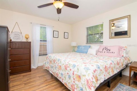 House in Dunedin, Florida 3 bedrooms, 103.86 sq.m. № 1793745 - photo 18