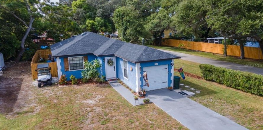 House in Dunedin, Florida 3 bedrooms, 103.86 sq.m. № 1793745
