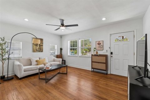 Casa en venta en Tampa, Florida, 3 dormitorios, 107.95 m2 № 2145412 - foto 10