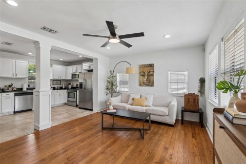 Casa en venta en Tampa, Florida, 3 dormitorios, 107.95 m2 № 2145412 - foto 9