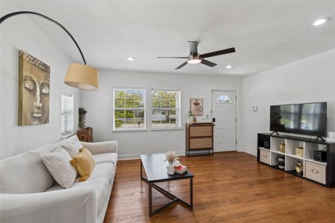 Casa en venta en Tampa, Florida, 3 dormitorios, 107.95 m2 № 2145412 - foto 4