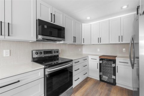 Condo in Pompano Beach, Florida, 3 bedrooms № 2175966 - photo 12