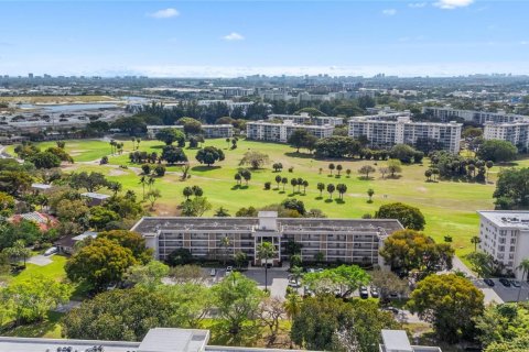 Condo in Pompano Beach, Florida, 3 bedrooms № 2175966 - photo 7