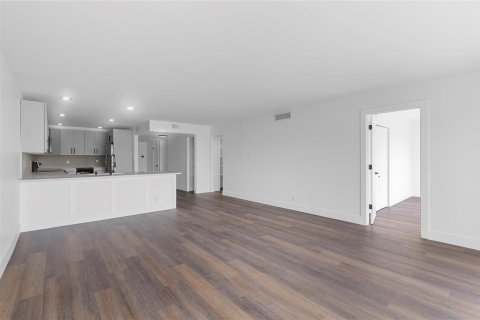 Condo in Pompano Beach, Florida, 3 bedrooms № 2175966 - photo 19