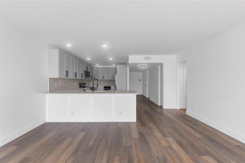 Condo in Pompano Beach, Florida, 3 bedrooms № 2175966 - photo 20