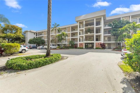 Condo in Pompano Beach, Florida, 3 bedrooms № 2175966 - photo 8