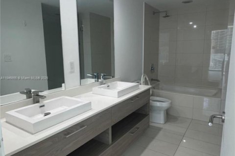 Copropriété à louer à Miami, Floride: 3 chambres, 107.21 m2 № 1849186 - photo 7