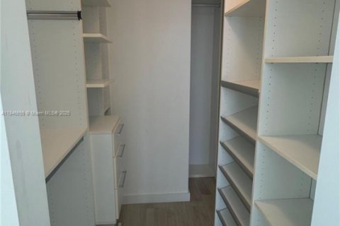 Condo in Miami, Florida, 3 bedrooms  № 1849186 - photo 9