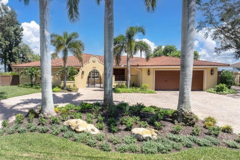 Casa en alquiler en Saint Petersburg, Florida, 4 dormitorios, 300.17 m2 № 2290726 - foto 2