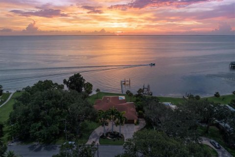 Casa en Saint Petersburg, Florida 4 dormitorios, 300.17 m2 № 2290726