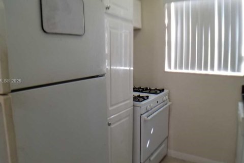 Condo in Miami Beach, Florida  № 1828909 - photo 12