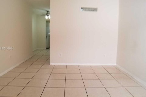 Condo in Miami Beach, Florida  № 1828909 - photo 7