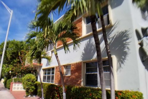 Condo in Miami Beach, Florida  № 1828909 - photo 2